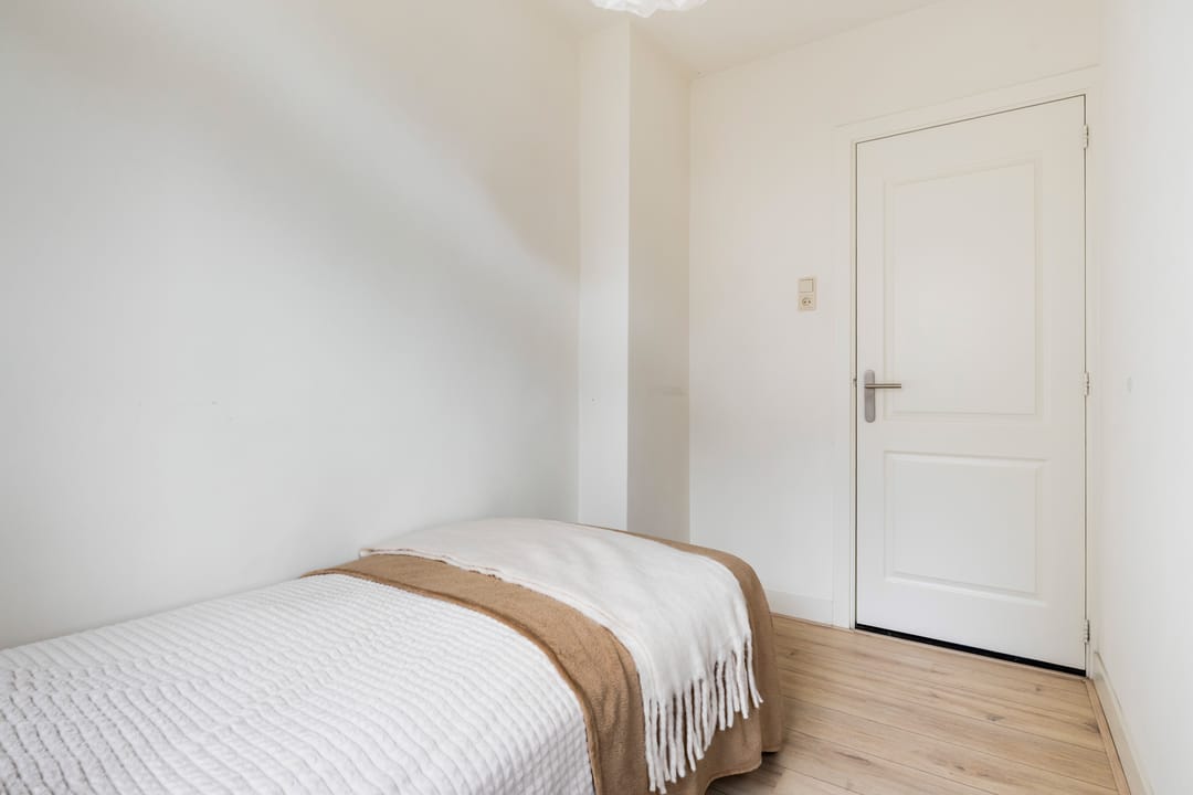 Renovated 5-room upstairs apartment with balcony in Rotterdam Oud Mathenesse — 29
