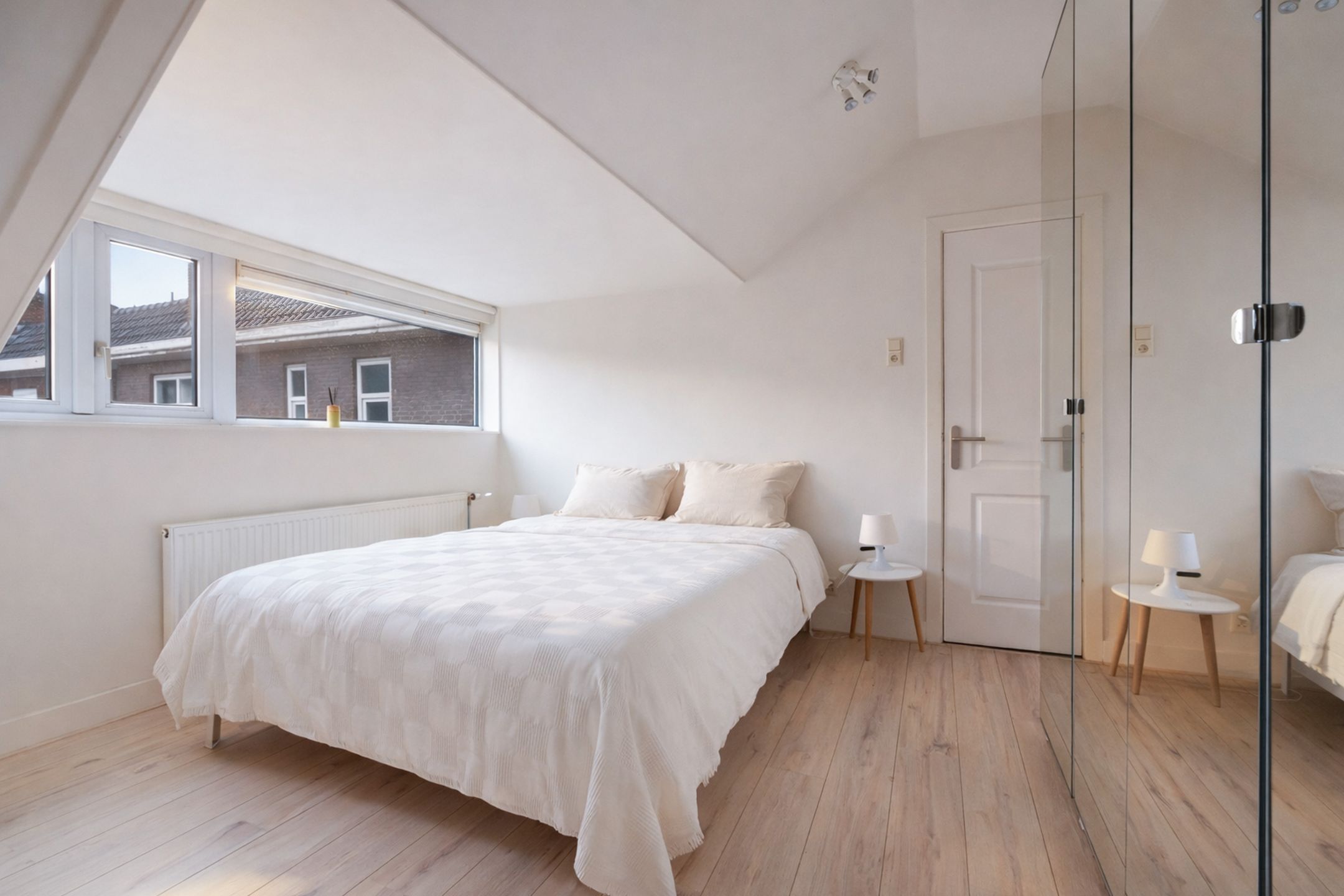 Renovated 5-room upstairs apartment with balcony in Rotterdam Oud Mathenesse — 38