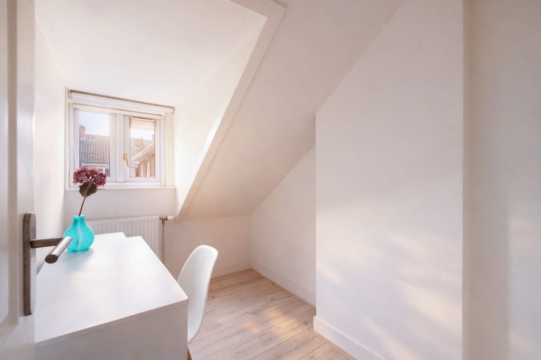 Renovated 5-room upstairs apartment with balcony in Rotterdam Oud Mathenesse — 42
