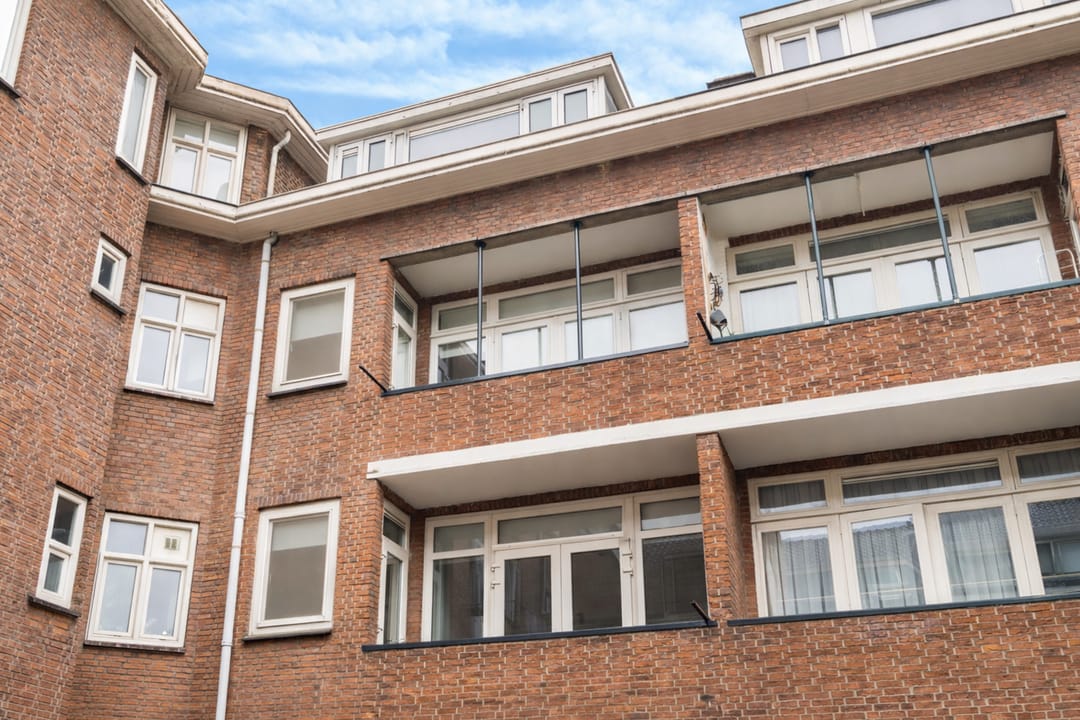 Renovated 5-room upstairs apartment with balcony in Rotterdam Oud Mathenesse — 43