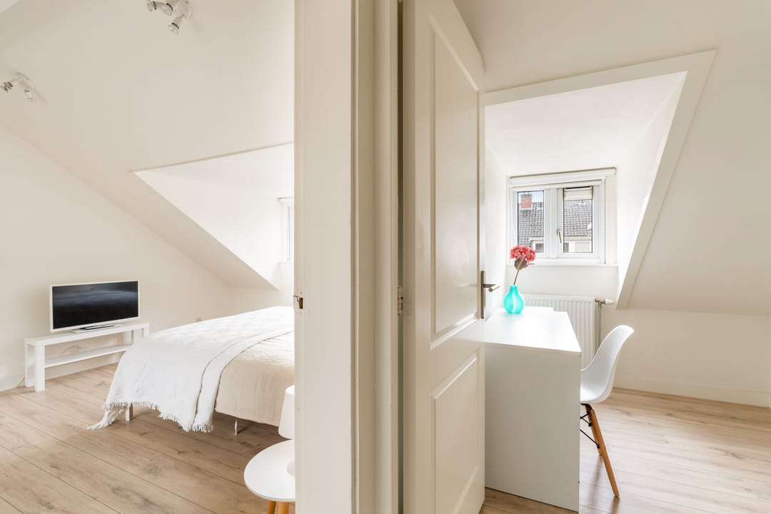 Renovated 5-room upstairs apartment with balcony in Rotterdam Oud Mathenesse — 36