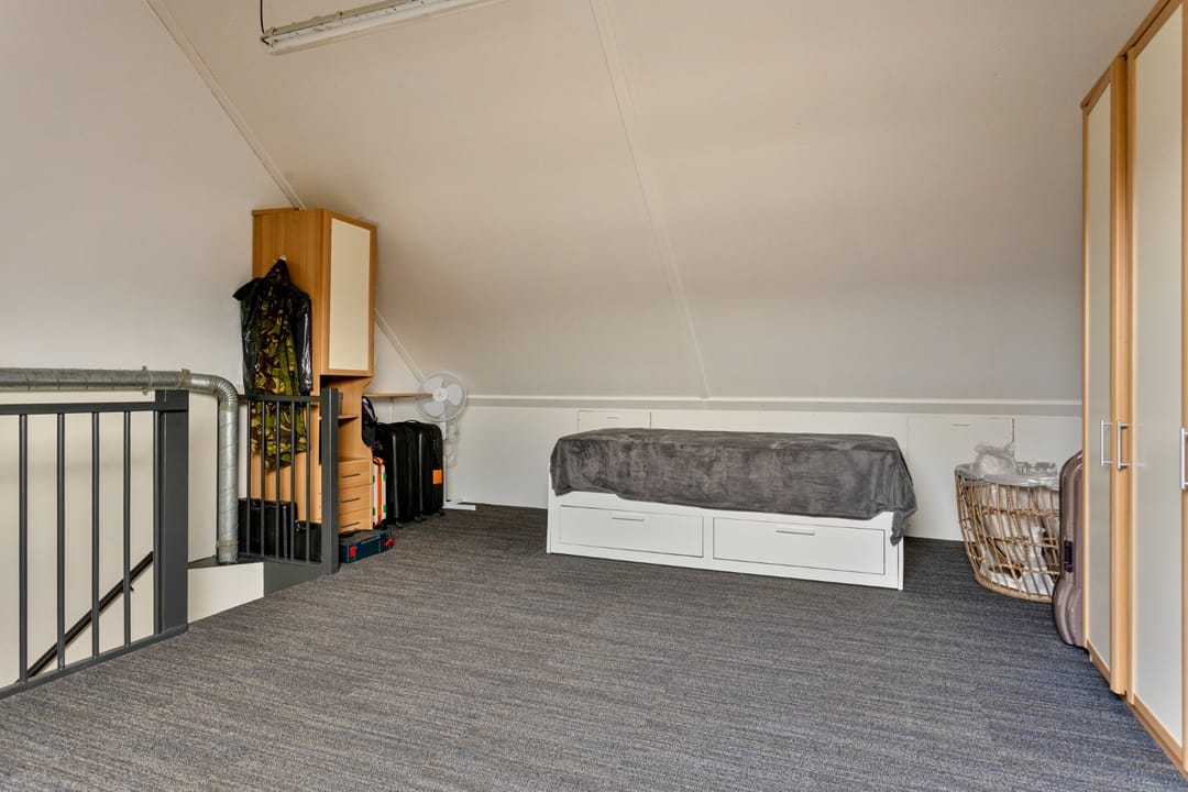 Move-in ready energy efficient extended terraced home with luxury finish and sunny garden — 18