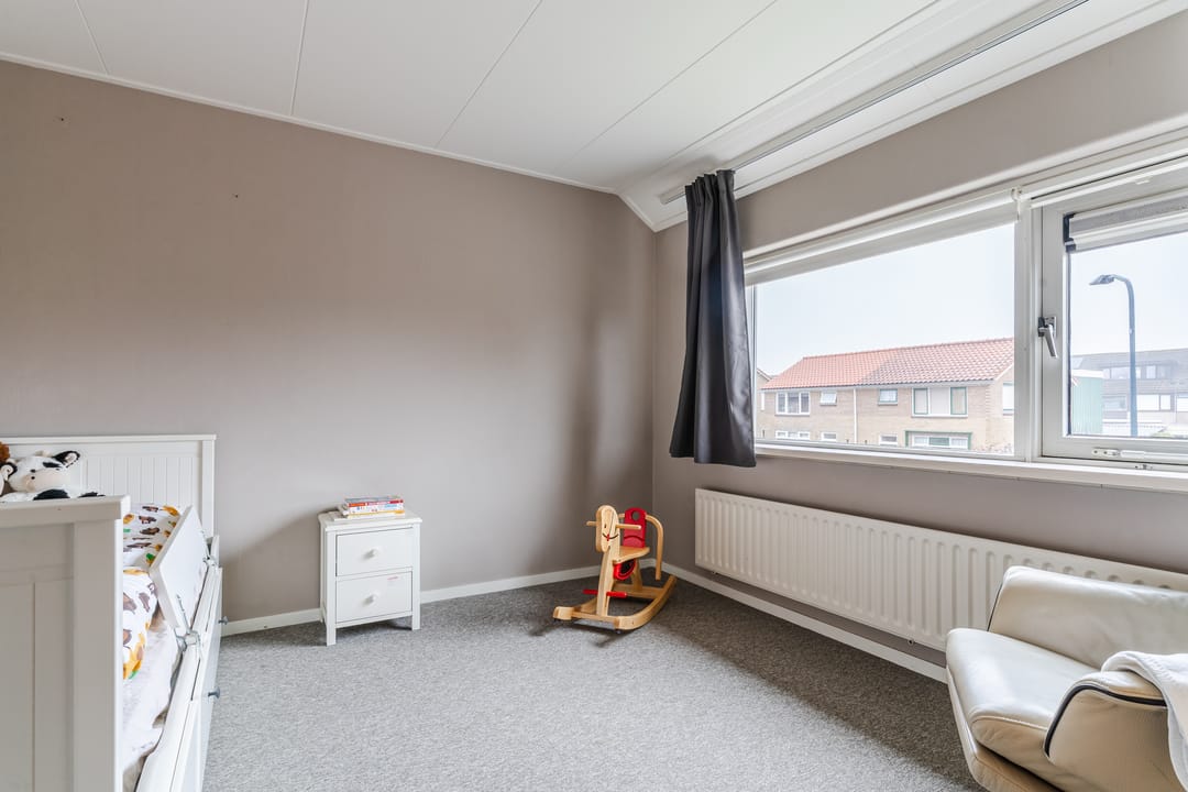 Renovated Semi-Detached Home with Spacious Garden and Heated Office in Zwaag — 17