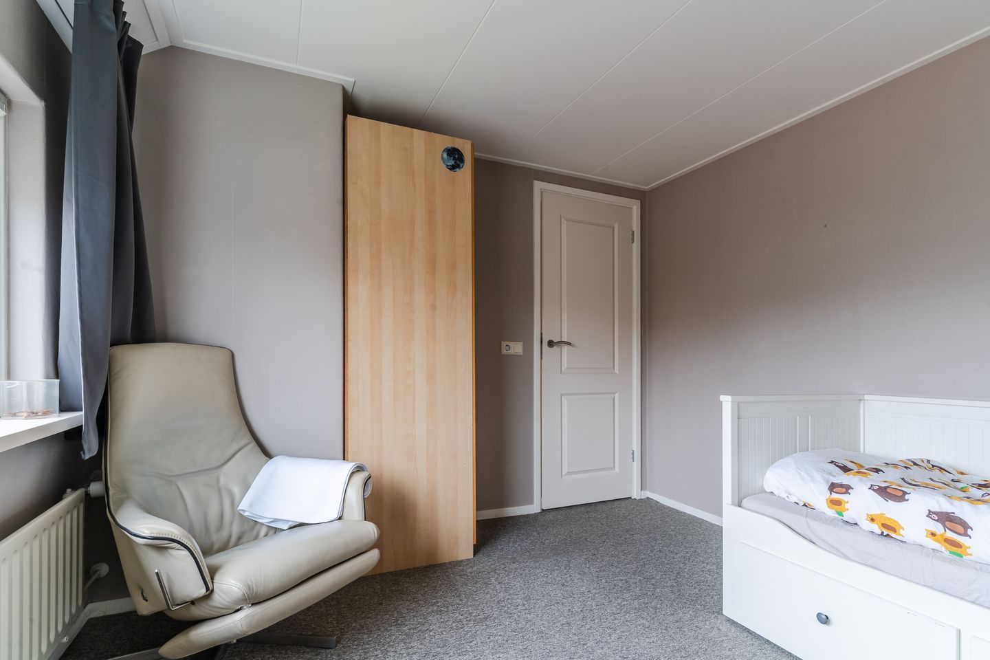 Renovated Semi-Detached Home with Spacious Garden and Heated Office in Zwaag — 19