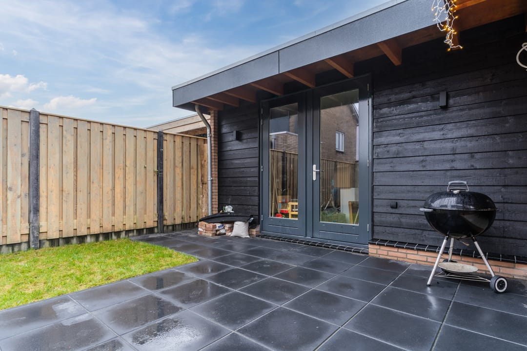 Renovated Semi-Detached Home with Spacious Garden and Heated Office in Zwaag — 28