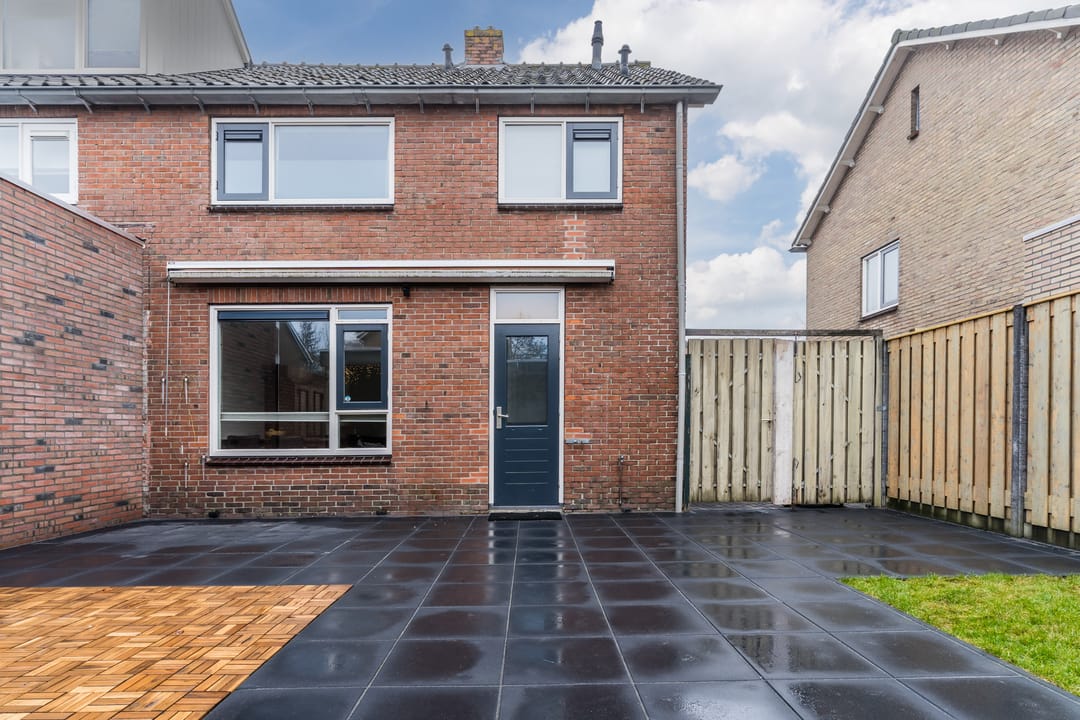 Renovated Semi-Detached Home with Spacious Garden and Heated Office in Zwaag — 31