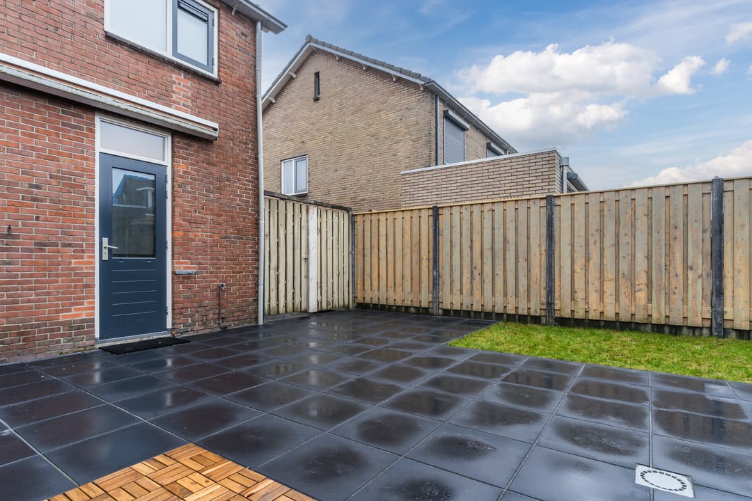 Renovated Semi-Detached Home with Spacious Garden and Heated Office in Zwaag — 32
