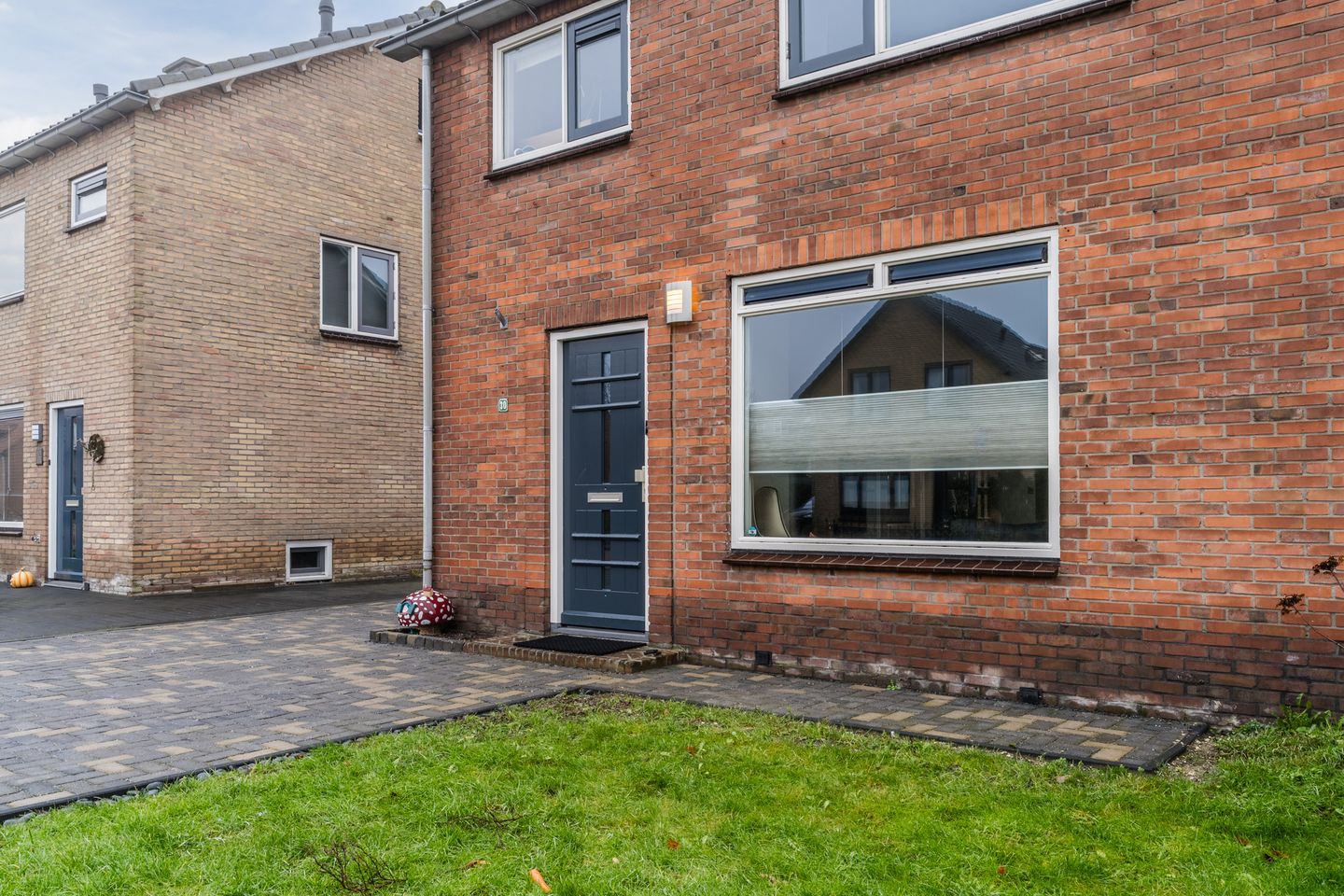 Renovated Semi-Detached Home with Spacious Garden and Heated Office in Zwaag — 35