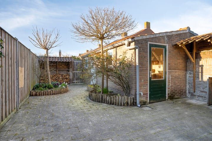 Photo 2 of Schorerstraat 25