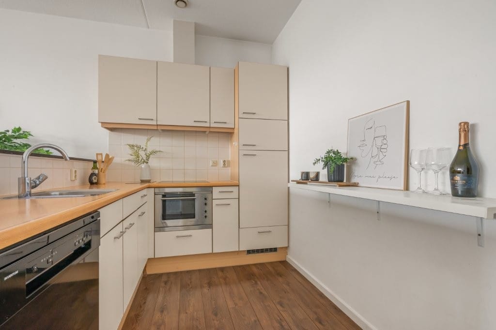 Modern 3-Room Apartment with Sunny Terrace and Parking Space in Utrecht Rivierenwijk — 13