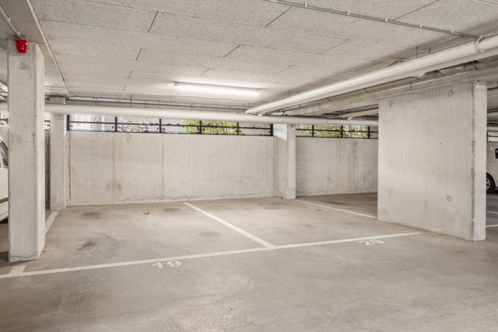 Modern 3-Room Apartment with Sunny Terrace and Parking Space in Utrecht Rivierenwijk — 23