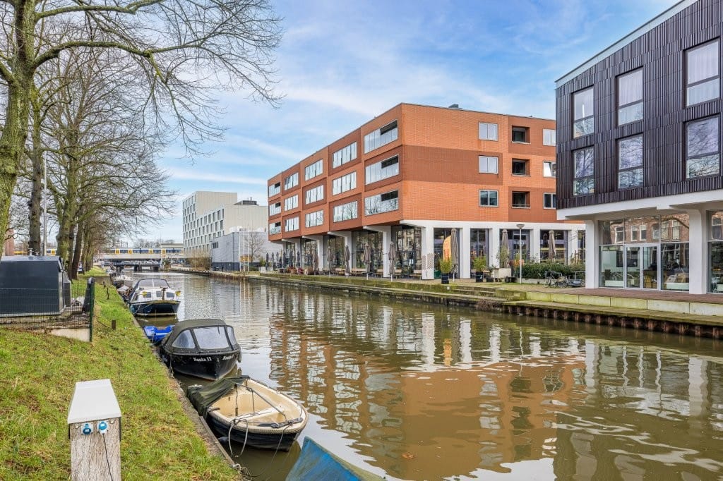 Modern 3-Room Apartment with Sunny Terrace and Parking Space in Utrecht Rivierenwijk — 28