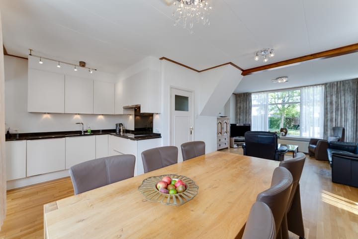 Photo 2 of Badhuisweg 25