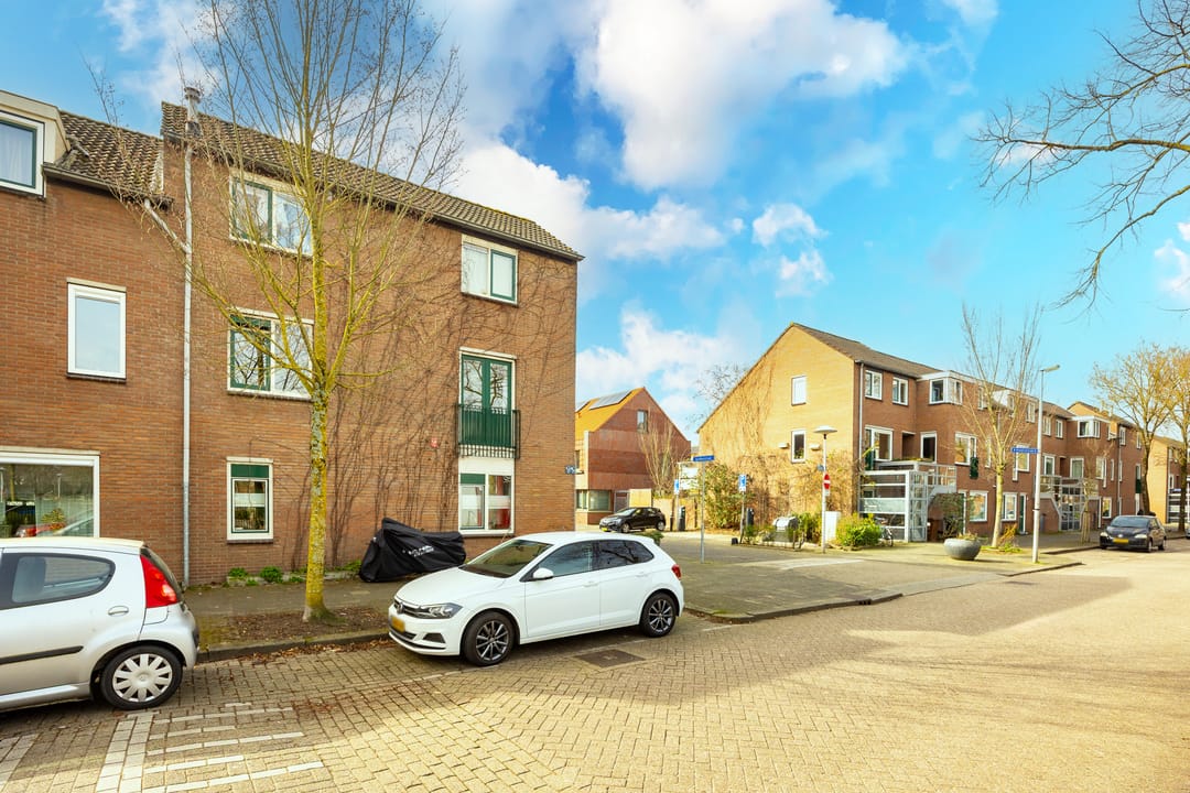 Photo 32 of Aardbeistraat 47
