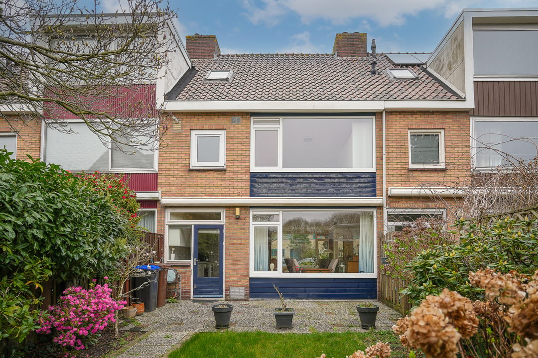Spacious terraced house with four bedrooms and sunny southwest facing garden in Utrecht — 22