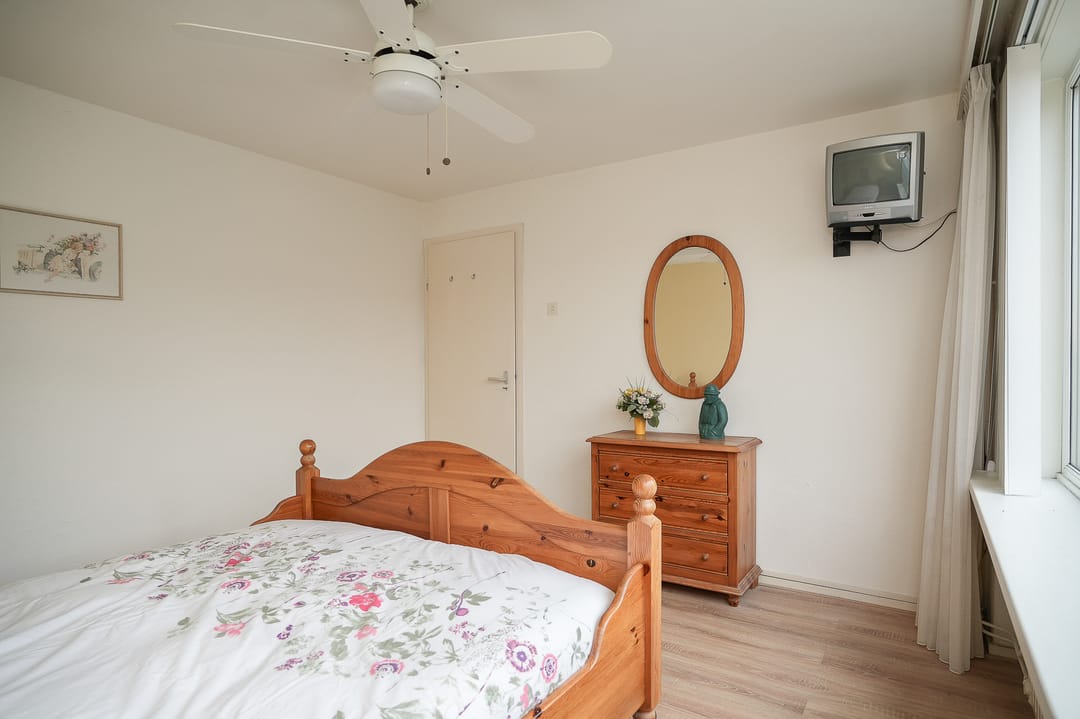 Spacious terraced house with four bedrooms and sunny southwest facing garden in Utrecht — 24