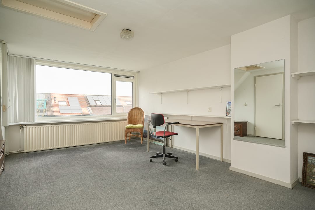 Spacious terraced house with four bedrooms and sunny southwest facing garden in Utrecht — 28