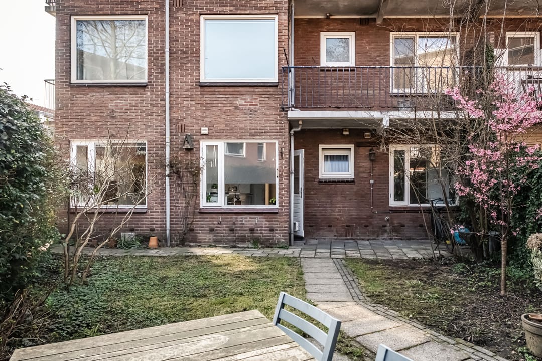 Spacious Ground Floor Apartment with Large Garden in Haarlem — 13