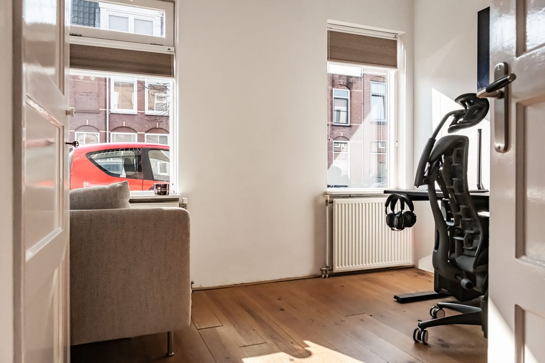 Spacious Ground Floor Apartment with Large Garden in Haarlem — 23