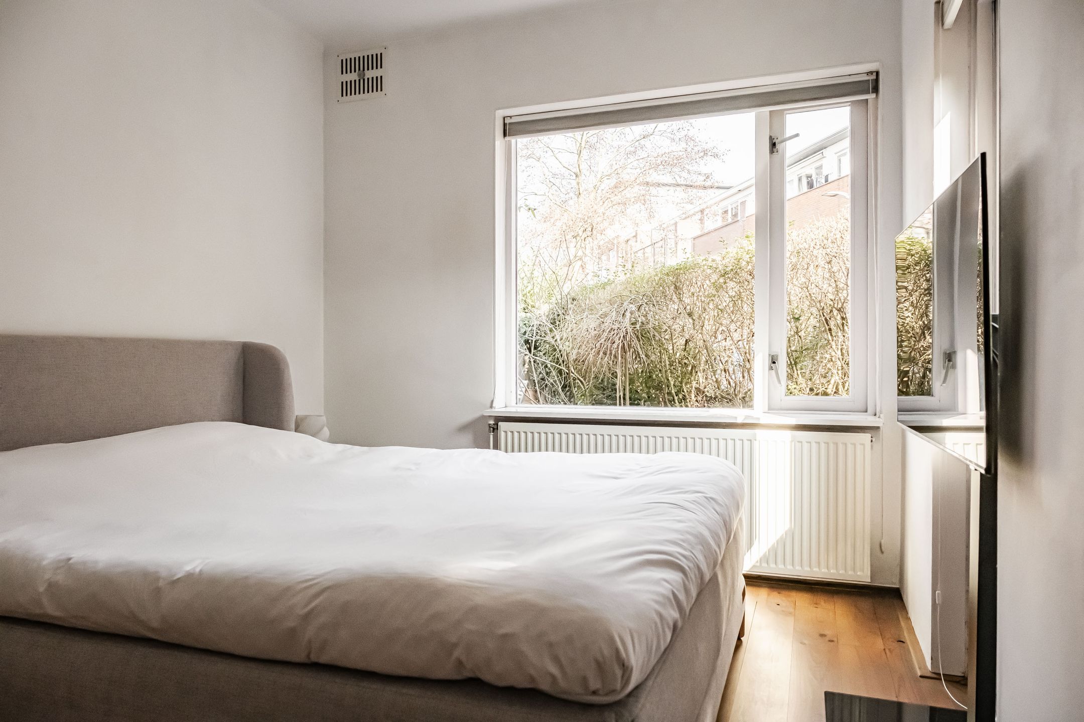 Spacious Ground Floor Apartment with Large Garden in Haarlem — 18