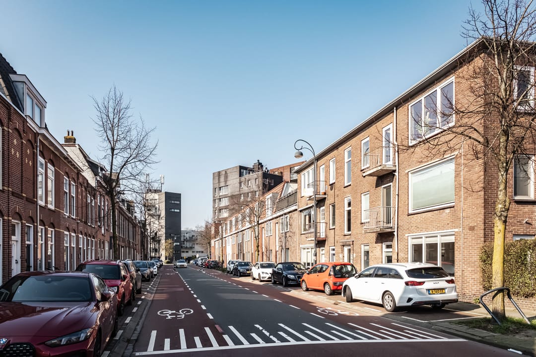 Spacious Ground Floor Apartment with Large Garden in Haarlem — 28