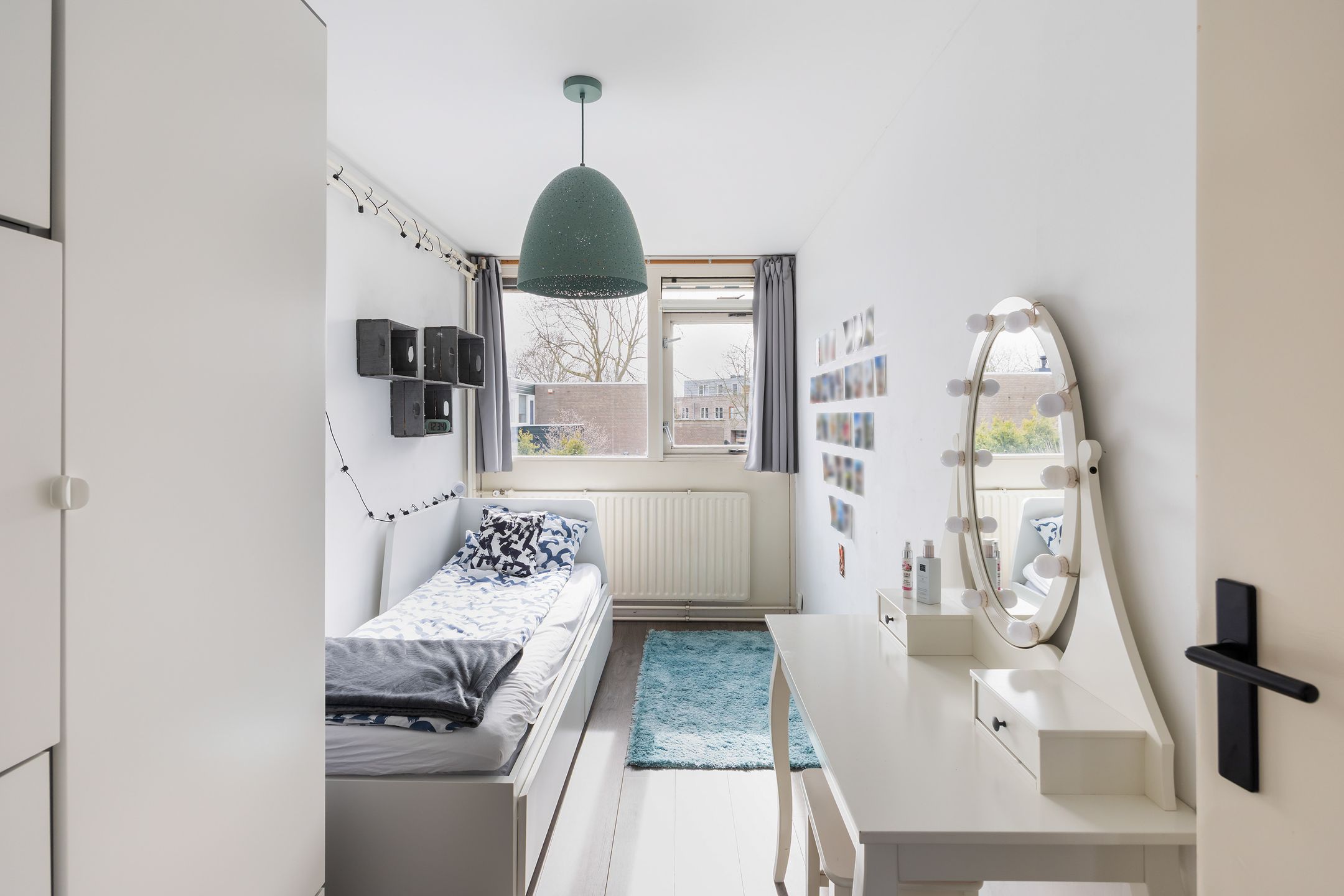 Spacious family home with 4 bedrooms, private parking, and sunny garden in quiet Wassenaar courtyard — 15
