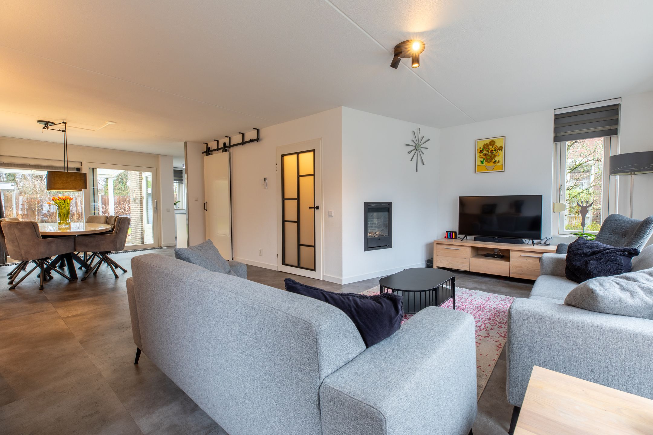 Foto 3 van Mies van der Rohestraat 8