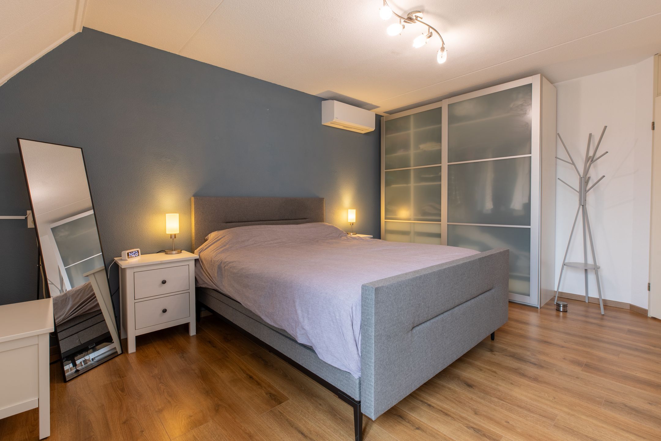 Foto 15 van Mies van der Rohestraat 8