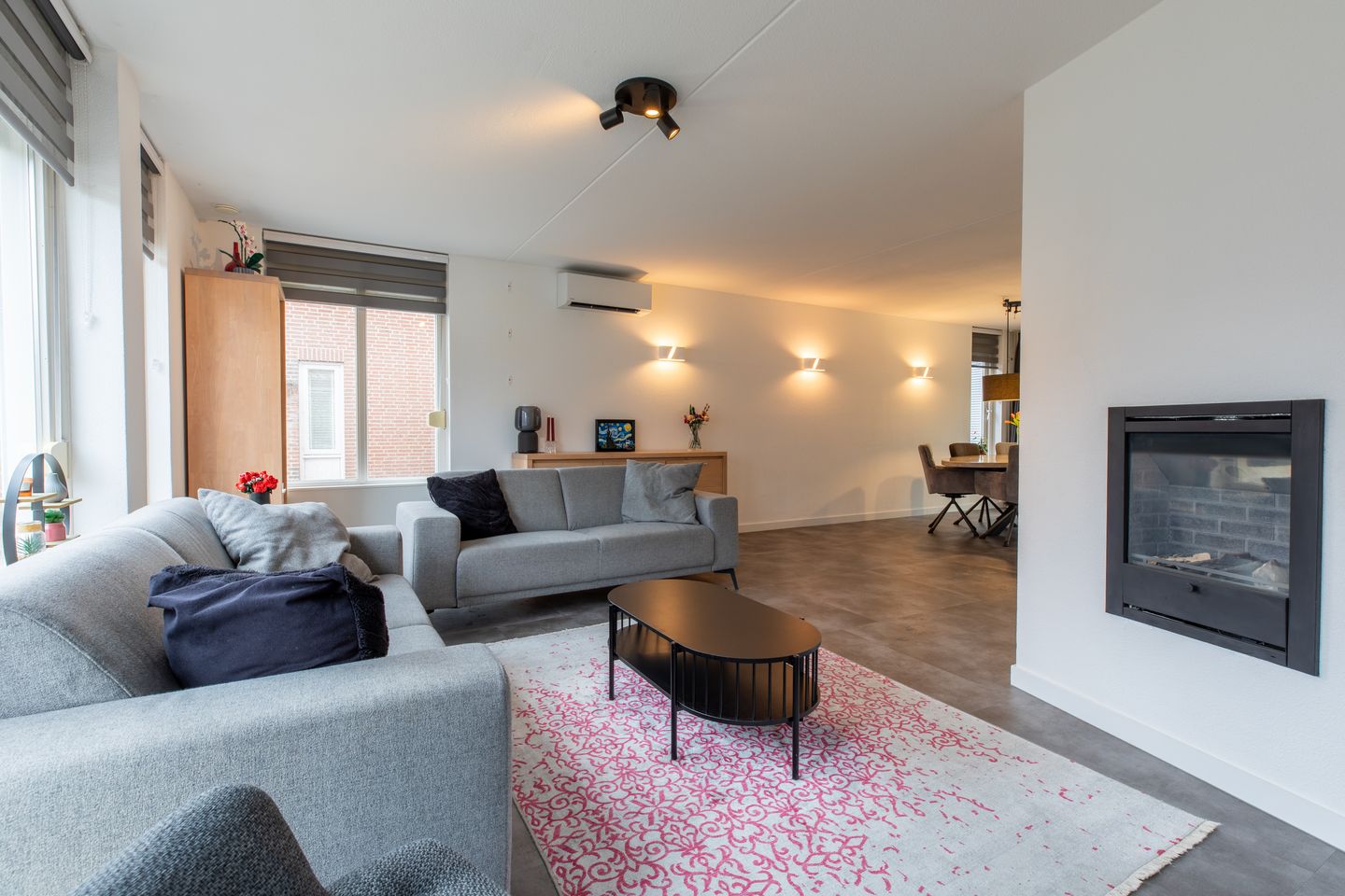 Foto 4 van Mies van der Rohestraat 8