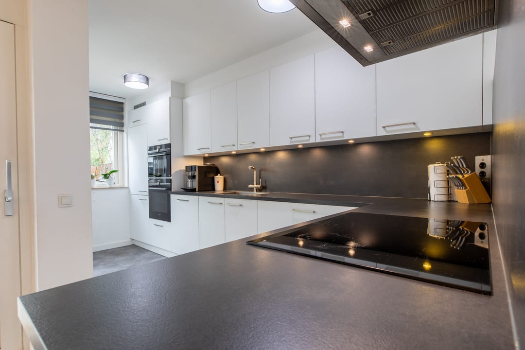 Foto 11 van Mies van der Rohestraat 8