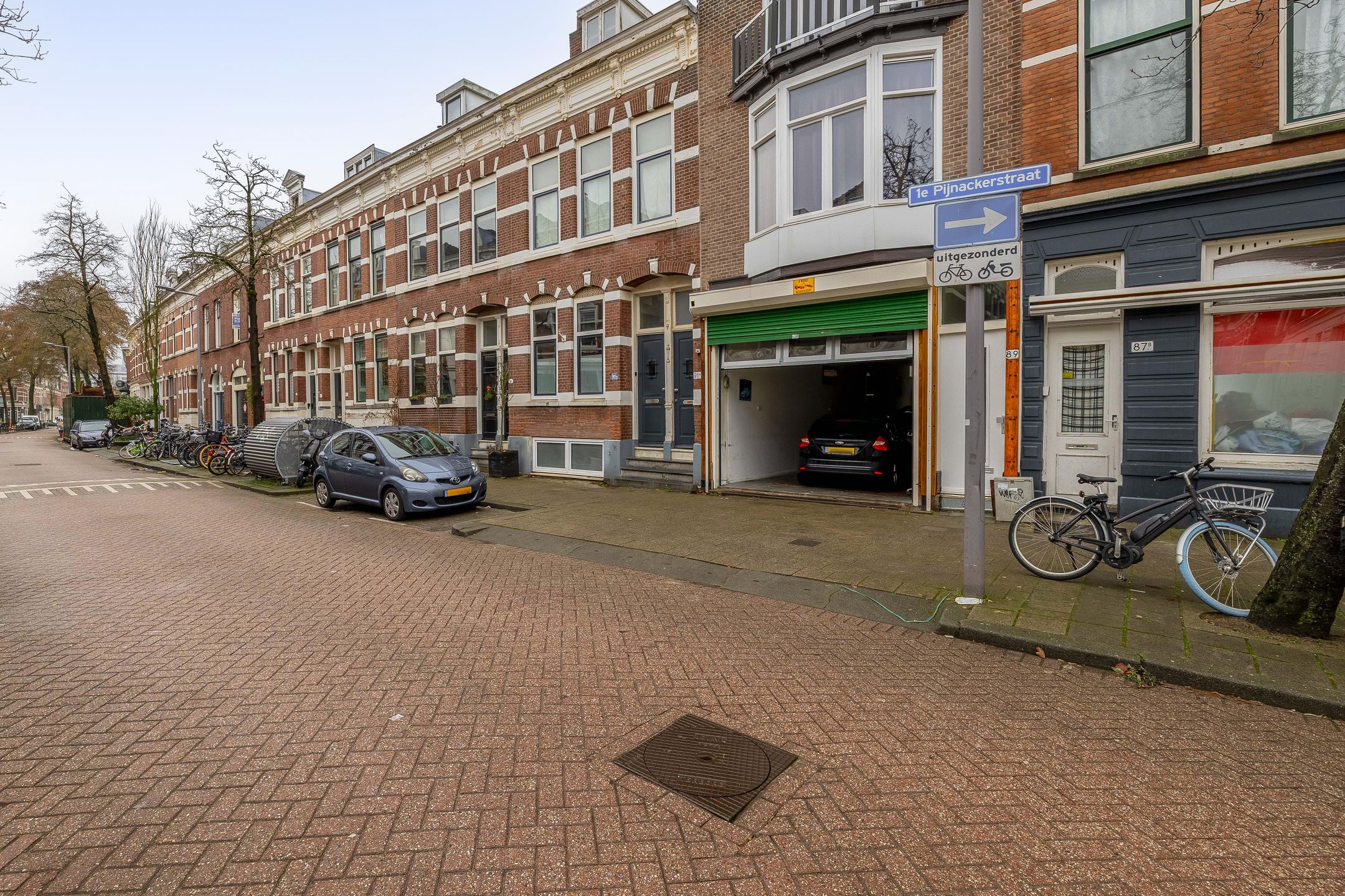 Spacious Renovated Ground Floor Apartment with Terrace in Rotterdam Oude Noorden — 46