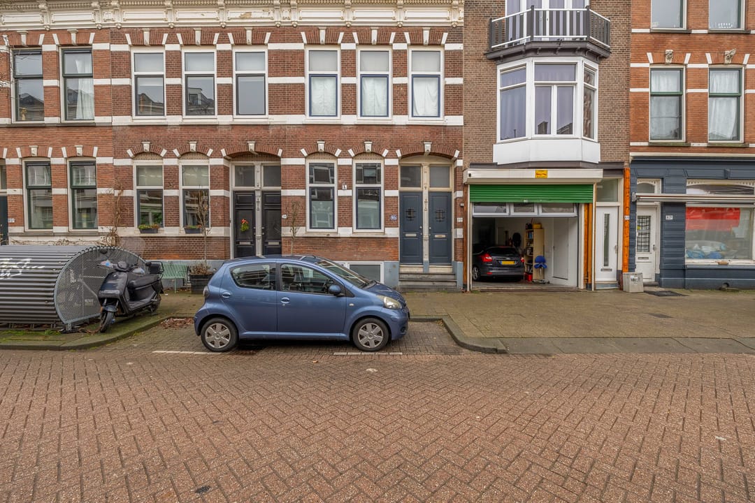 Spacious Renovated Ground Floor Apartment with Terrace in Rotterdam Oude Noorden — 50