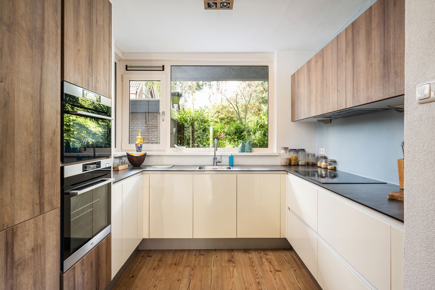 Foto 19 van Warenarburg 43