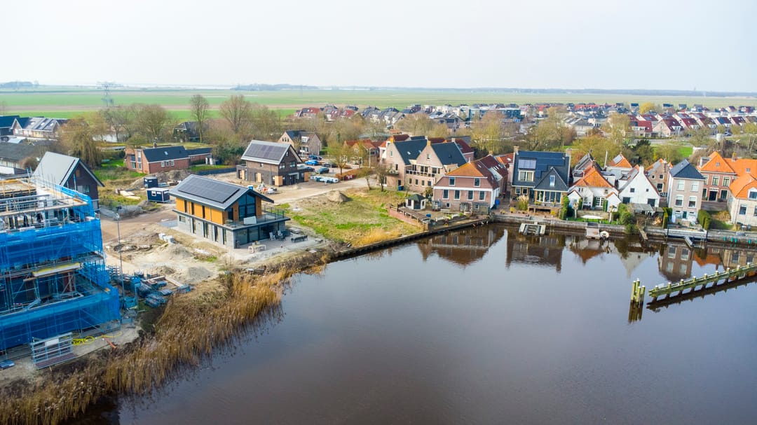 Photo 1 of Westeinde - De Whaa kavels aan vaarwater
