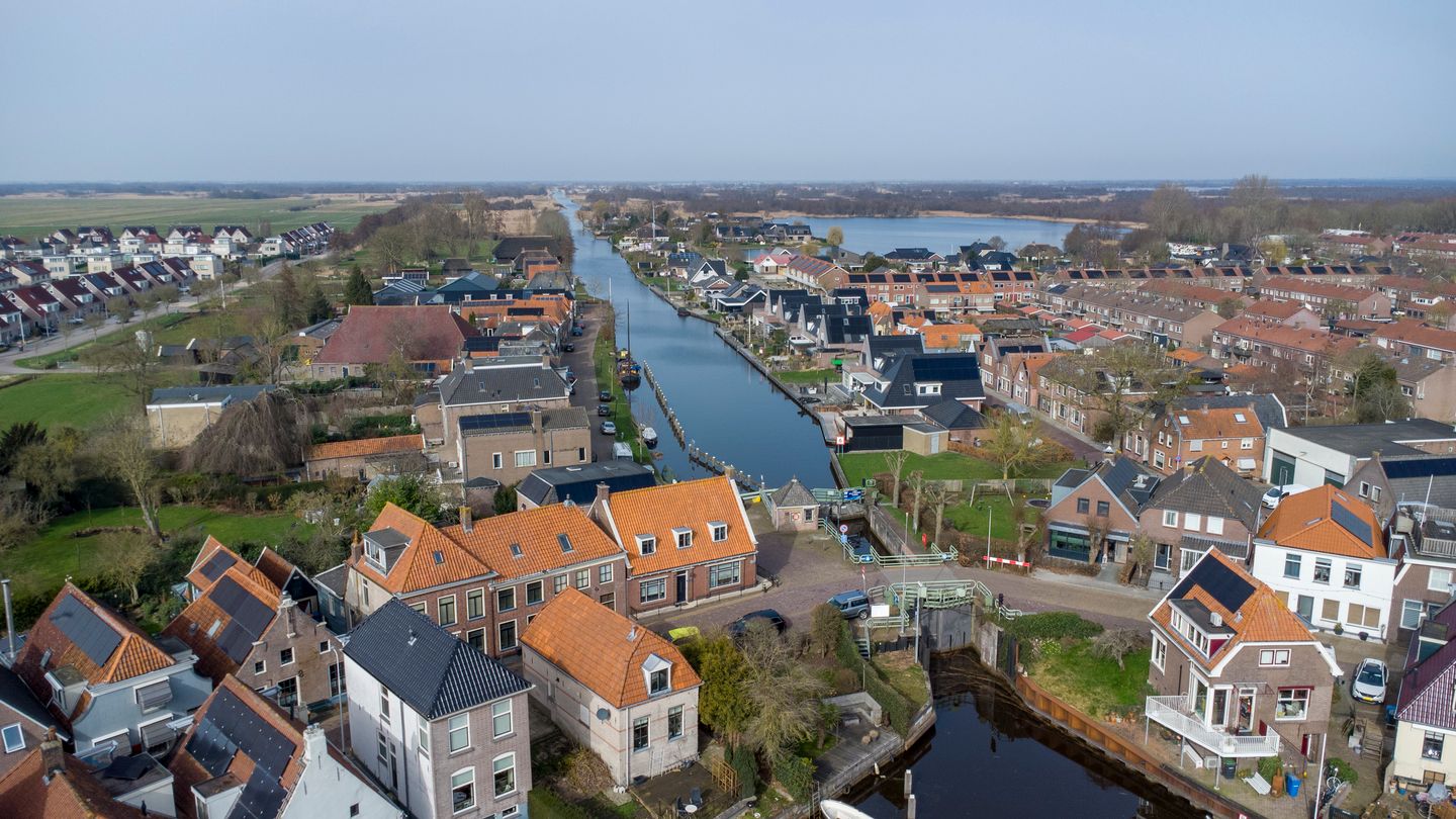 Photo 20 of Westeinde - De Whaa kavels aan vaarwater