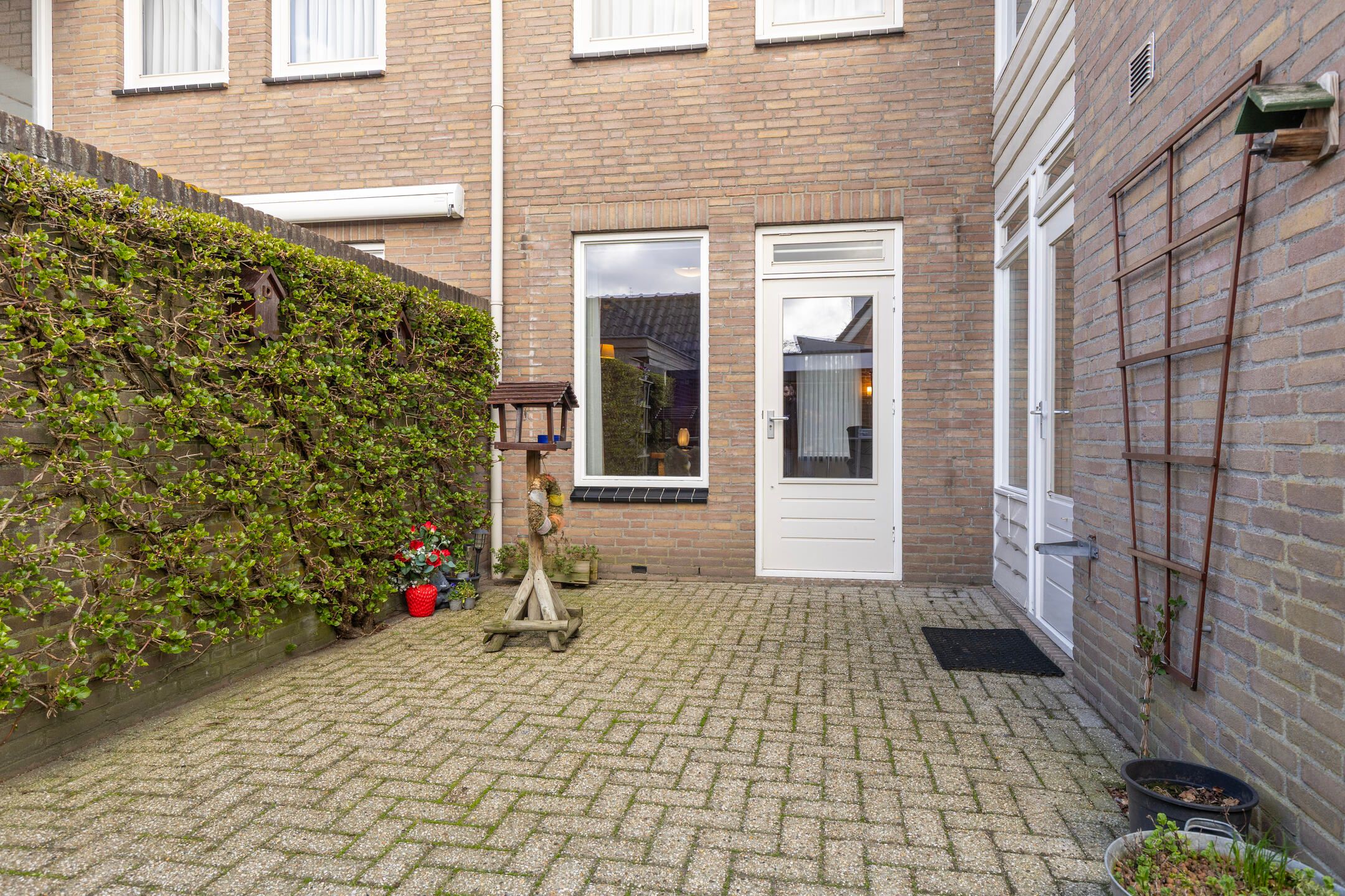 Spacious Semi-Detached House with Carport on Corner Plot in Herpen — 31