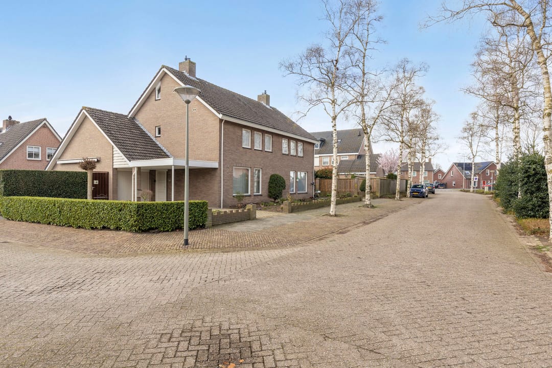 Spacious Semi-Detached House with Carport on Corner Plot in Herpen — 39