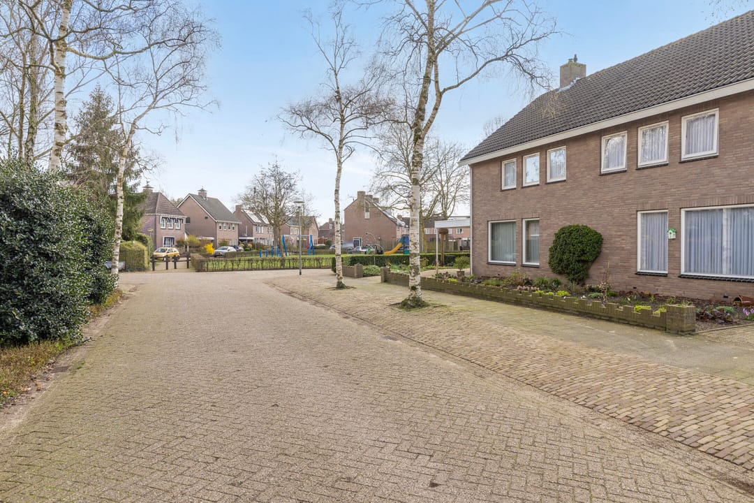Spacious Semi-Detached House with Carport on Corner Plot in Herpen — 41