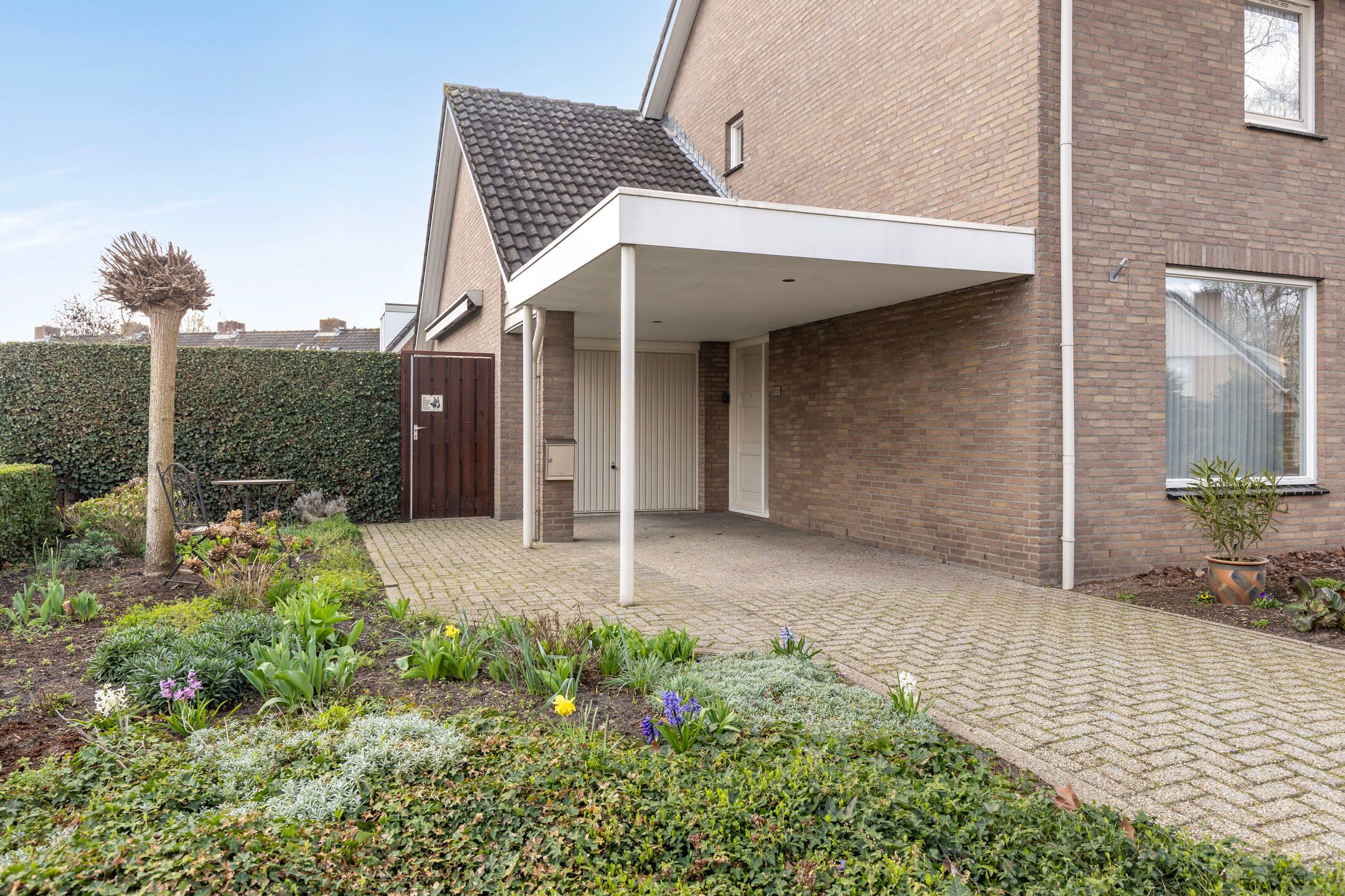 Spacious Semi-Detached House with Carport on Corner Plot in Herpen — 40