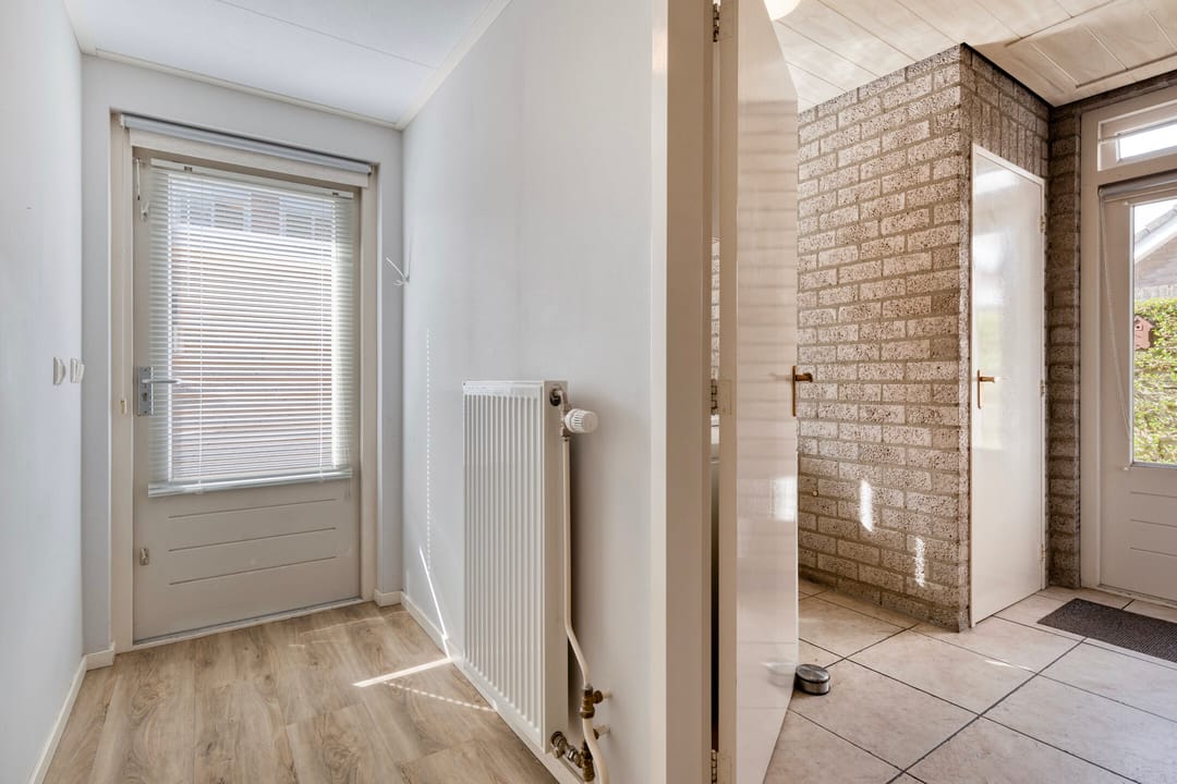 Spacious Semi-Detached House with Carport on Corner Plot in Herpen — 14
