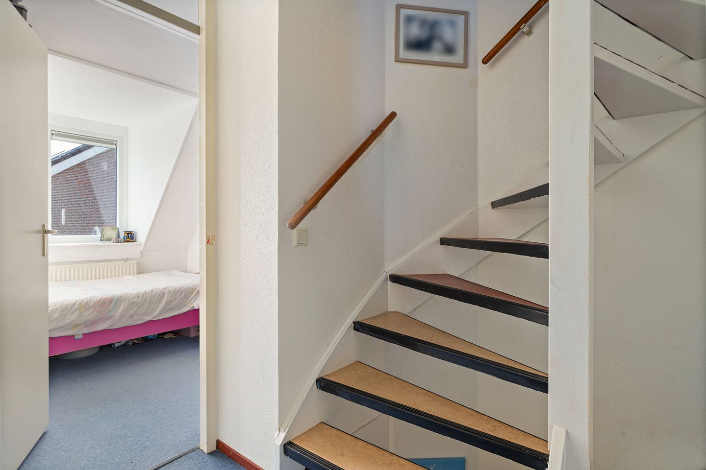 Spacious Family Home with South Facing Garden in Hinderstein Noord — 20
