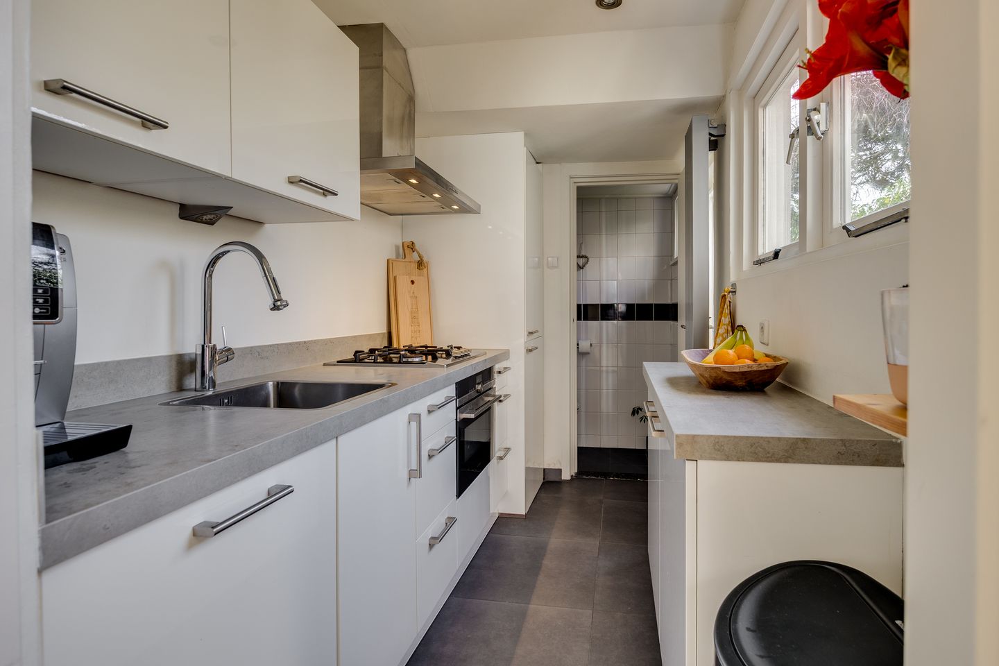 Charming Pre-War Terraced House in Utrecht Oudwijk with Garden — 14