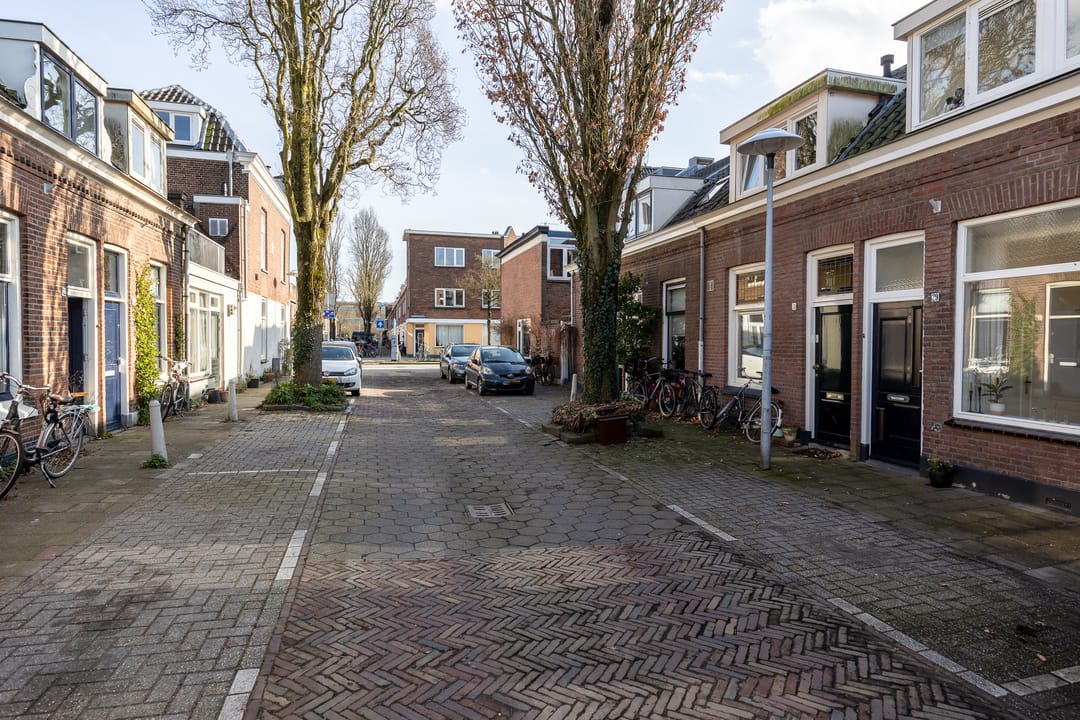 Charming Pre-War Terraced House in Utrecht Oudwijk with Garden — 31