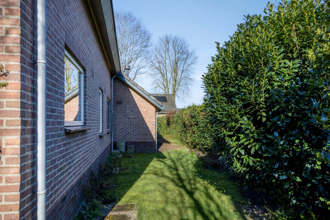 Spacious detached life-cycle proof home with garage on a large plot in Epe — 41