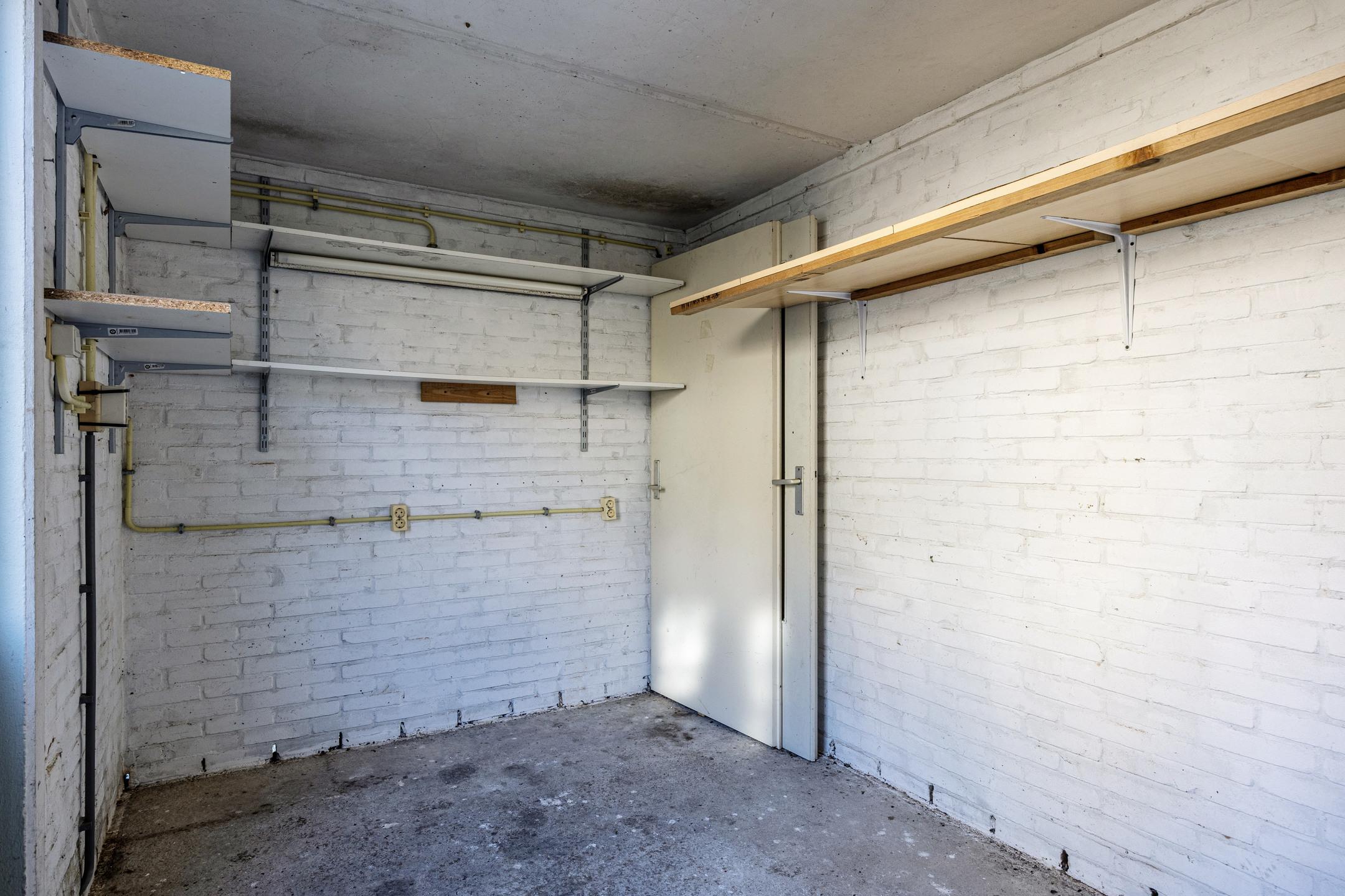 Photo 42 of Covelakker 28