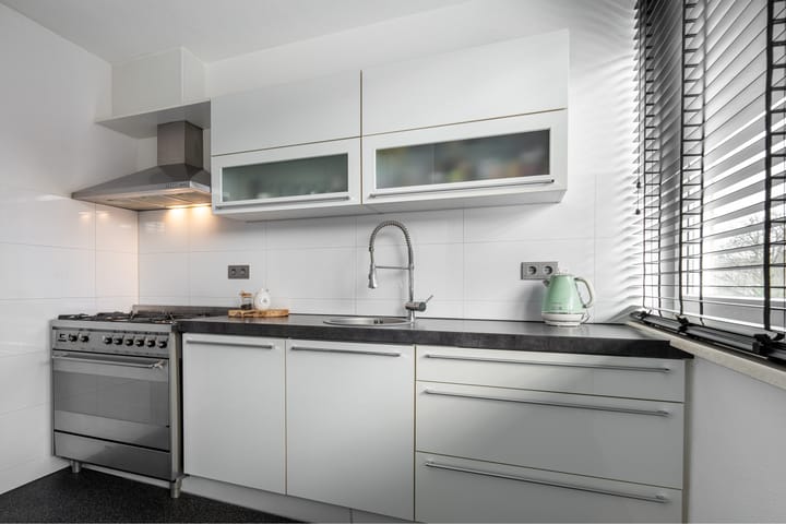 Photo 2 of Van Limburg Stirumstraat 59