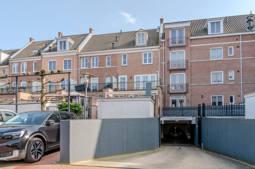 Spacious townhouse with park view in Helmond De Veste — 40