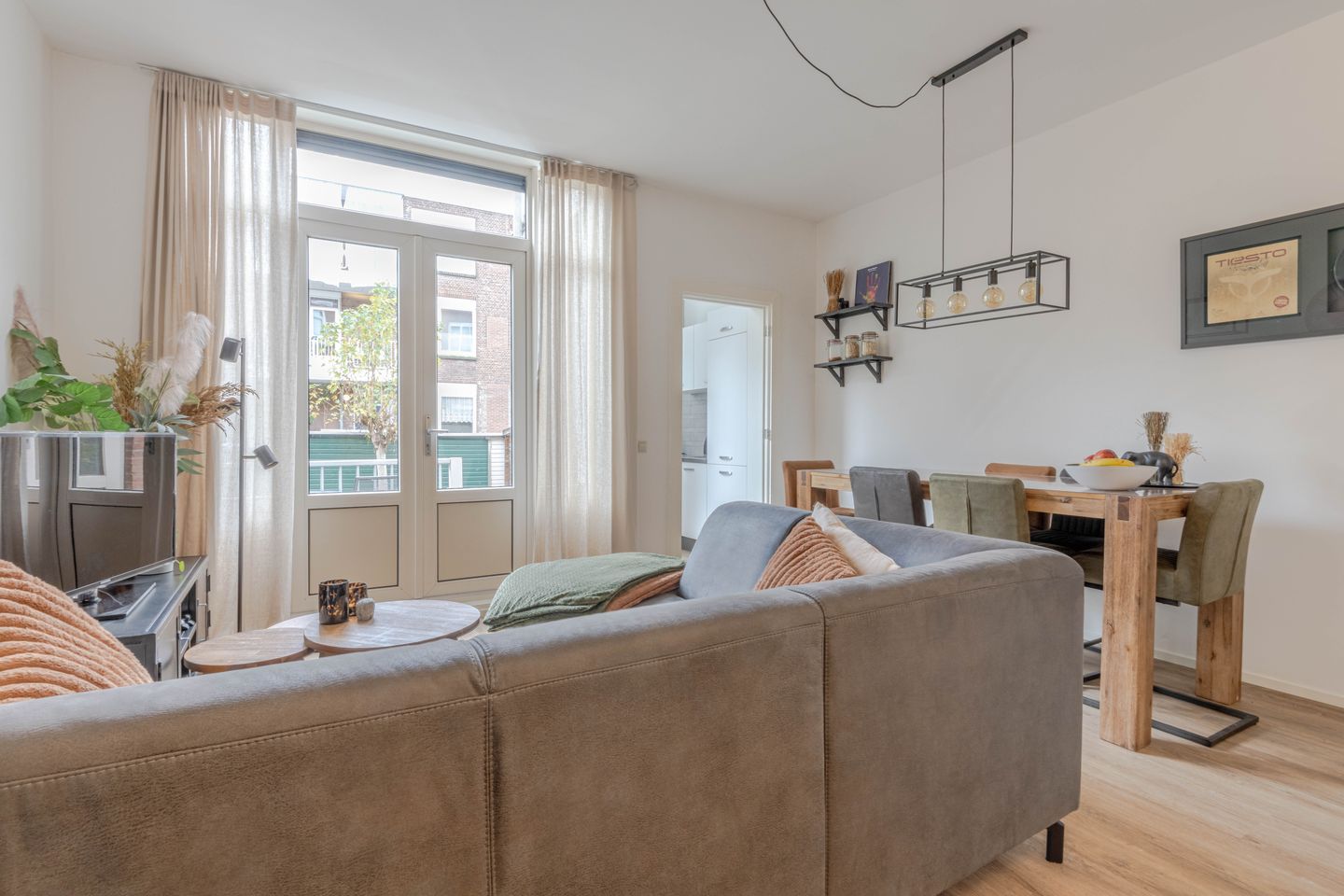 Ready-to-Move-In Ground Floor Apartment with Private Garden in Rotterdam Hillesluis — 14