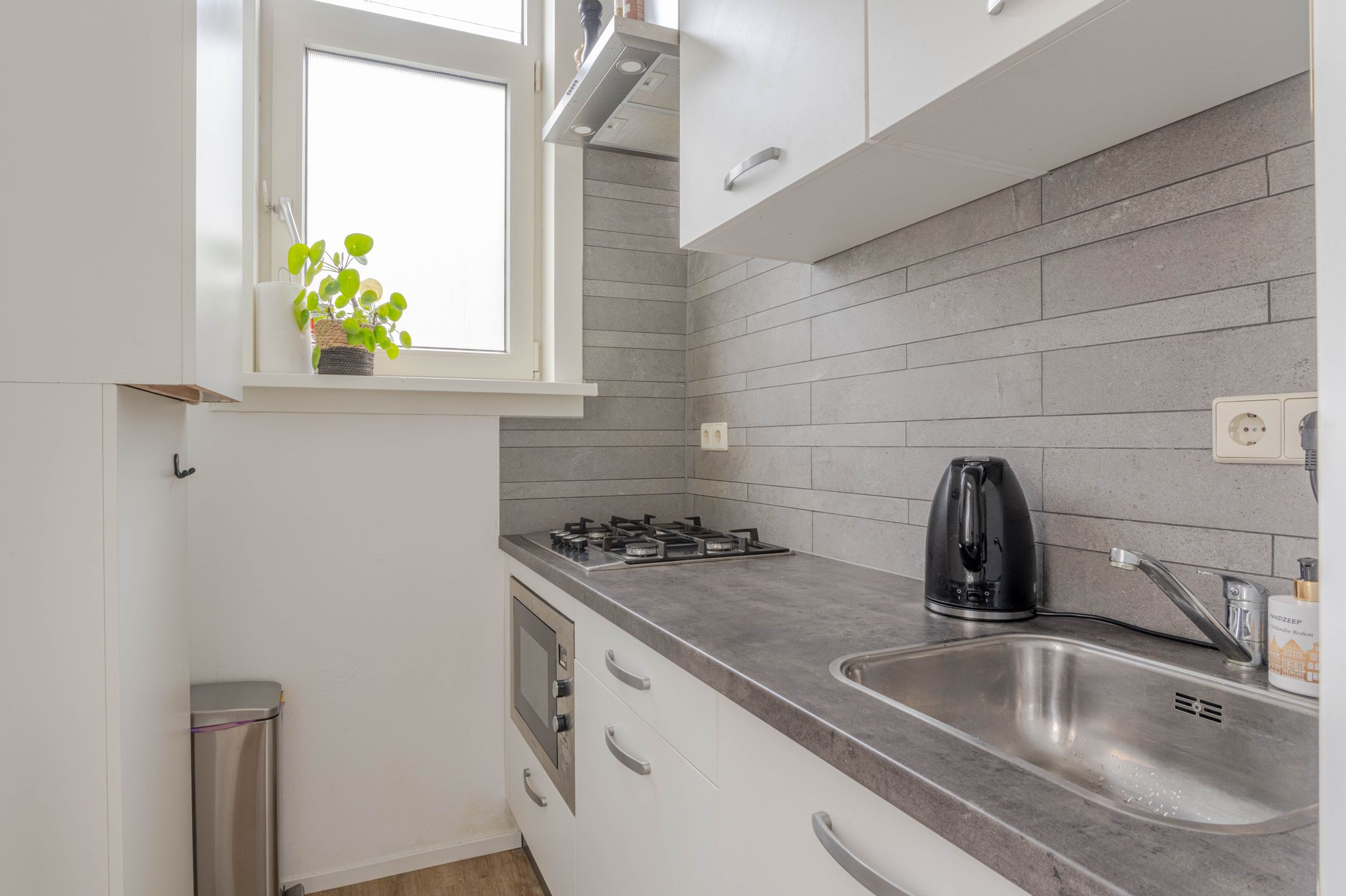 Ready-to-Move-In Ground Floor Apartment with Private Garden in Rotterdam Hillesluis — 17