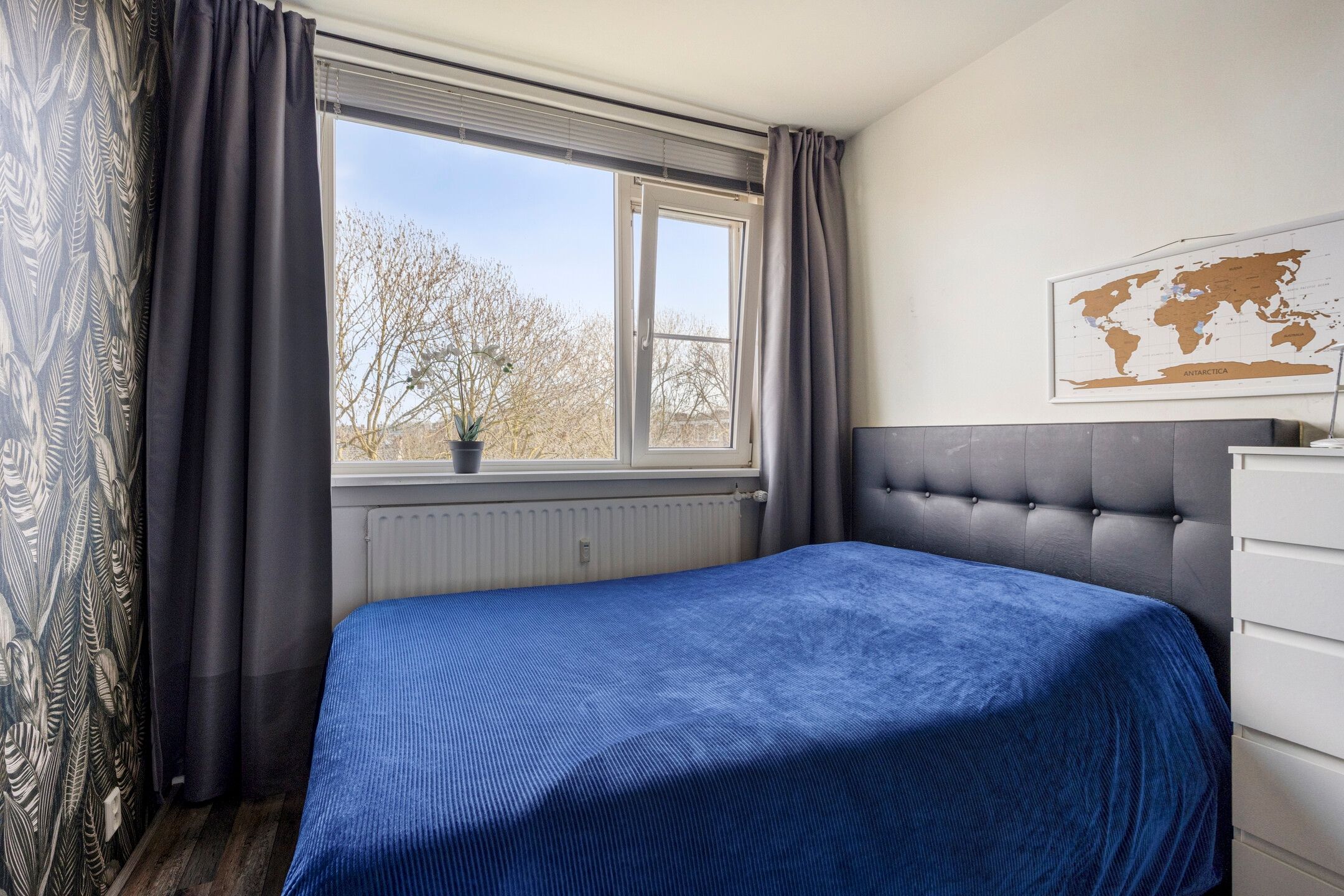 Spacious 3-Room Apartment on 3rd Floor with Balcony and Free View — 15